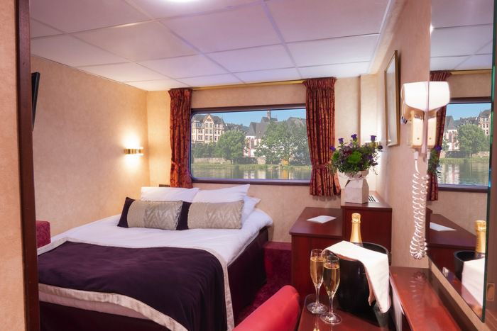 Main Deck 1 Double Bed CAT. B